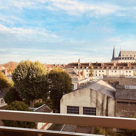 Appartement Avec Parking Et Balcon Vue Cathedrale Chartres Luaran gambar